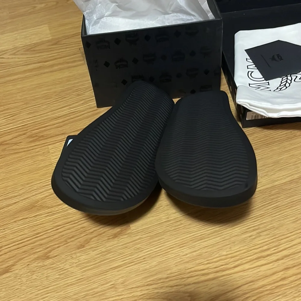 MCM BRAND NEW NIB BLACK SLIDES WITH GREEN MCM EMBLEM! - Picture 2 of 5